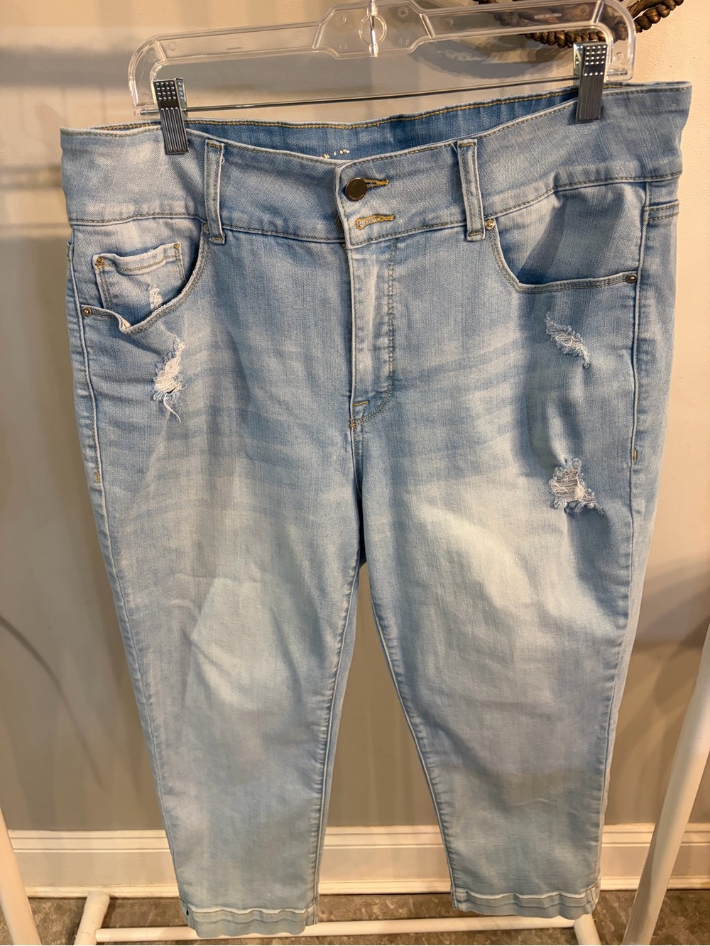 Seven7 Light Blue Distressed tummyless capri Cropped Jeans 14w